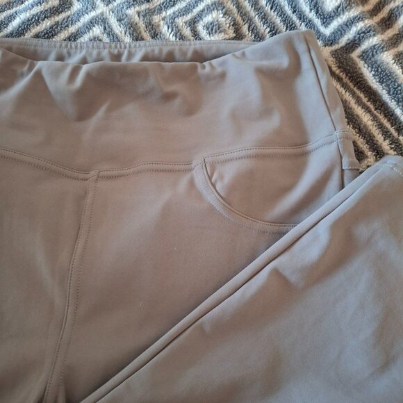 High-waisted yoga leggings with pockets, size M, Gray - Picture 8 of 9